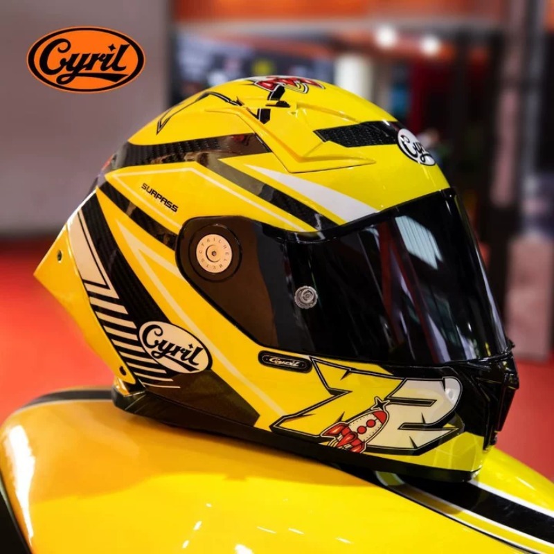 CYRIL カーボンファイバーフルフェイスオートバイヘルメッ - Carbon Fiber Lightweight Motorcycle Helmet のレビューと価格